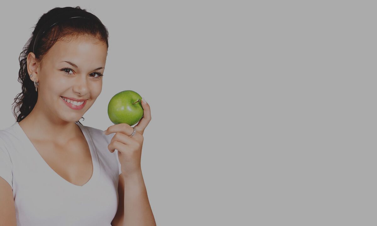 Il est recommandé de manger une pomme pour atténuer la sensation de faim lors d'un régime au sarrasin